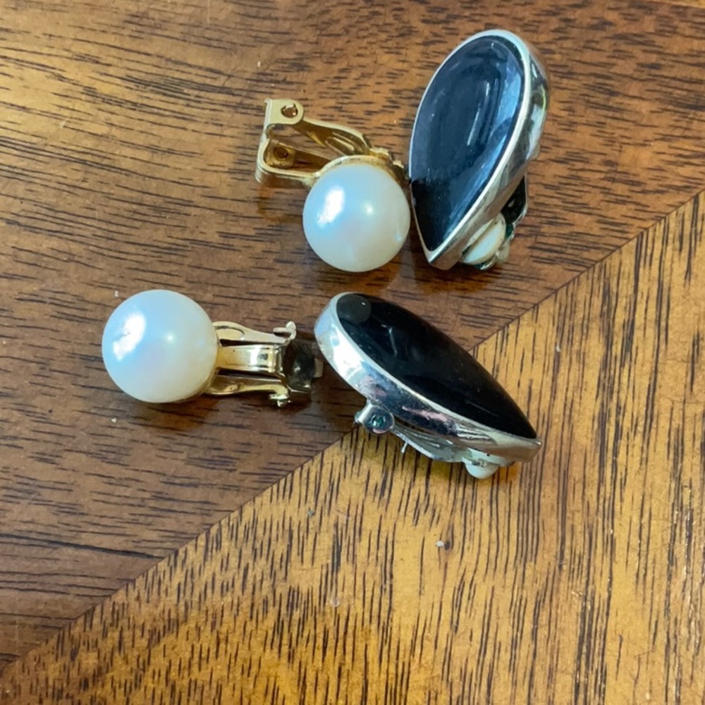 2 pair clip on earring